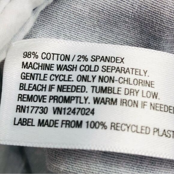 Vineyard Vines Red White Blue Striped Flat Front Stretchy Men’s Shorts Sz 28 - Picture 9 of 9